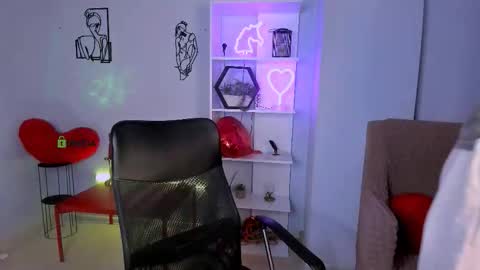 Snapshot of rafael_bien chatting on 12.17.25 rafael online show from 12.17.25