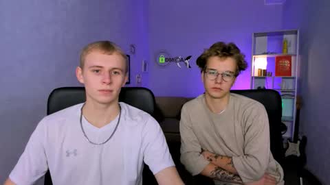 Snapshot of rafael_bien chatting on 12.21.25 rafael online show from 12.21.25