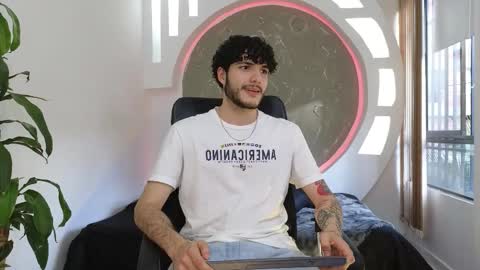 Snapshot of rafael_mendez chatting on 09.23.25 R A F A E L online show from 09.23.25