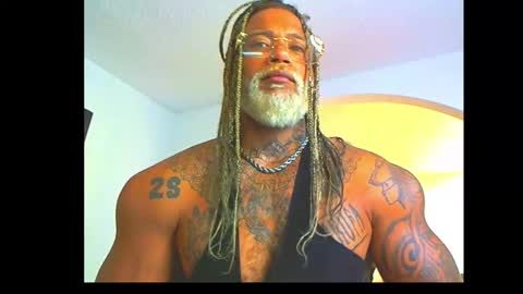 Snapshot of ragnarrock25 chatting on 12.21.25 ragnar online show from 12.21.25