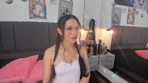 Snapshot of raia_ chatting on 04.23.26 Raia online show from 04.23.26