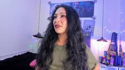 Snapshot of raia_ chatting on 04.28.26 Raia online show from 04.28.26