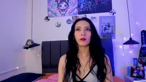 Snapshot of raia_ chatting on 05.31.26 Raia online show from 05.31.26
