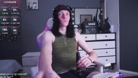 Snapshot of raidenxl chatting on 11.18.25 raidenxl online show from 11.18.25