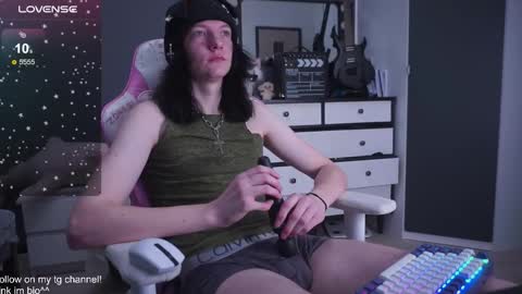 Snapshot of raidenxl chatting on 11.22.25 raidenxl online show from 11.22.25