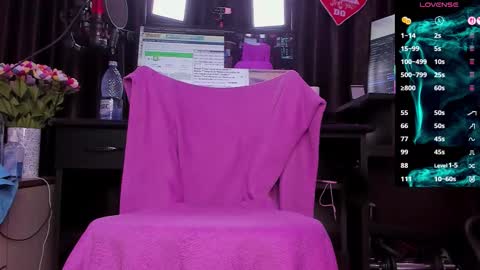 Laura online show from 12.21.25