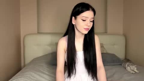 Snapshot of randiburt chatting on 09.29.25 Luna online show from 09.29.25