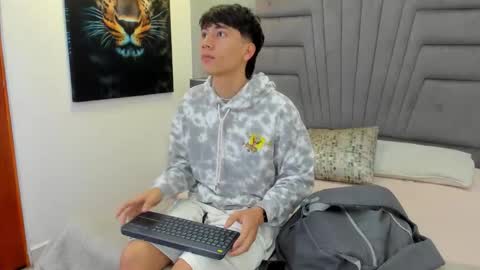 Raphael Nyon online show from 02.25.26