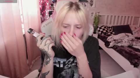 Snapshot of rapunzel_cute chatting on 10.08.25 Rapunzel online show from 10.08.25