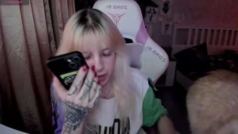 Snapshot of rapunzel_cute chatting on 11.01.25 Rapunzel online show from 11.01.25