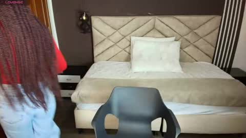 Raquel online show from 02.11.25