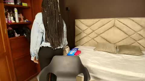 Raquel online show from 09.17.25