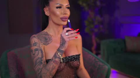 Snapshot of raquellevon chatting on 12.29.24 Raquelle online show from 12.29.24