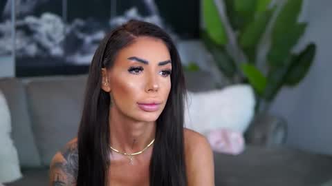 Snapshot of raquellevon chatting on 09.15.25 Raquelle online show from 09.15.25