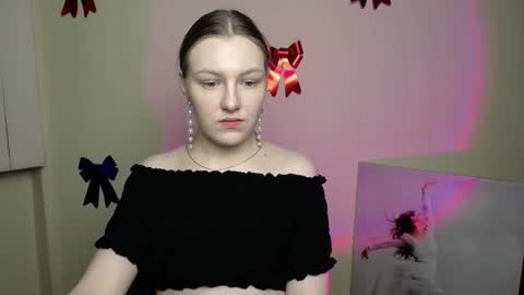 Snapshot of raspberry0101 chatting on 02.09.25 raspberry0101 online show from 02.09.25