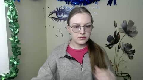 Snapshot of raspberry0101 chatting on 02.18.25 raspberry0101 online show from 02.18.25