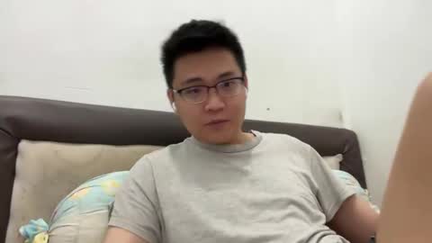 Snapshot of ratedepic17 chatting on 12.28.24 randomnaut online show from 12.28.24