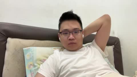 Snapshot of ratedepic17 chatting on 01.18.25 randomnaut online show from 01.18.25