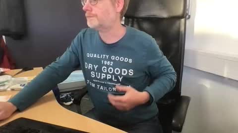 Raunchy me online show from 11.17.25