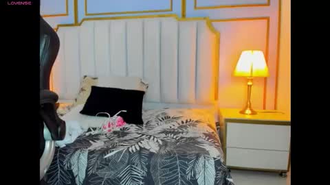 Snapshot of raven_jade_ chatting on 09.17.25 raven_jade_ online show from 09.17.25