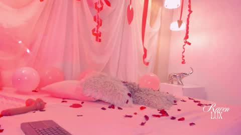 Snapshot of raven_luxx chatting on 02.15.26 RAVEN online show from 02.15.26