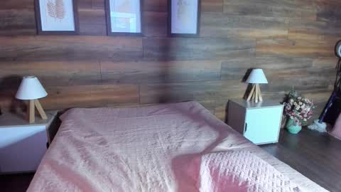 Snapshot of raven_sweet chatting on 11.25.25 Victoria online show from 11.25.25