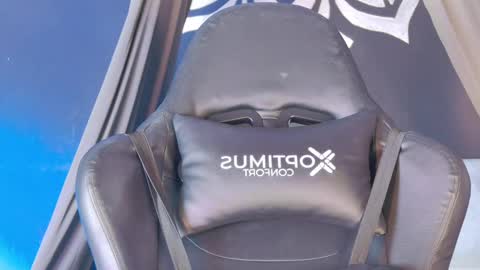 Snapshot of ravennmoonn chatting on 09.22.25 Raven online show from 09.22.25