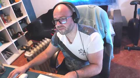 ravingr3d3 online show from 02.25.25