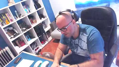 ravingr3d3 online show from 10.08.25