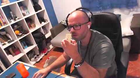 ravingr3d3 online show from 10.12.25