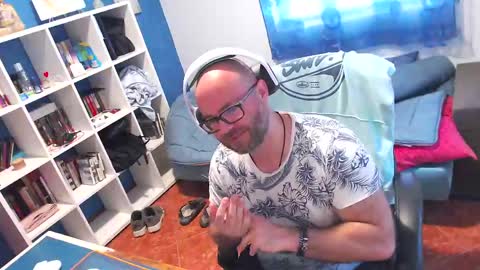 Snapshot of ravingr3d3 chatting on 04.17.26 ravingr3d3 online show from 04.17.26