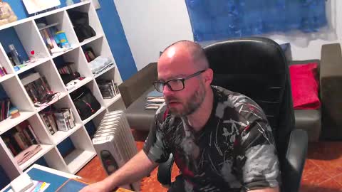 Snapshot of ravingr3d3 chatting on 04.19.26 ravingr3d3 online show from 04.19.26