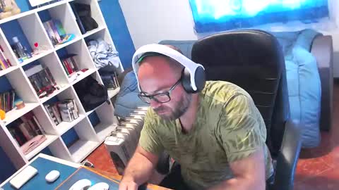 Snapshot of ravingr3d3 chatting on 04.24.26 ravingr3d3 online show from 04.24.26