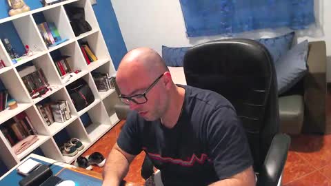 Snapshot of ravingr3d3 chatting on 04.26.26 ravingr3d3 online show from 04.26.26
