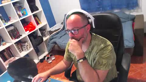 Snapshot of ravingr3d3 chatting on 05.04.26 ravingr3d3 online show from 05.04.26