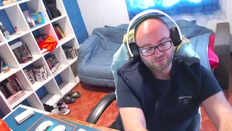 Snapshot of ravingr3d3 chatting on 05.06.26 ravingr3d3 online show from 05.06.26
