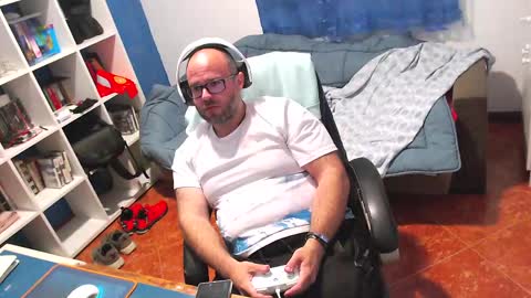 Snapshot of ravingr3d3 chatting on 05.12.26 ravingr3d3 online show from 05.12.26