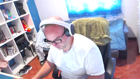 Snapshot of ravingr3d3 chatting on 05.20.26 ravingr3d3 online show from 05.20.26