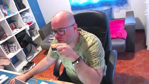 Snapshot of ravingr3d3 chatting on 05.21.26 ravingr3d3 online show from 05.21.26