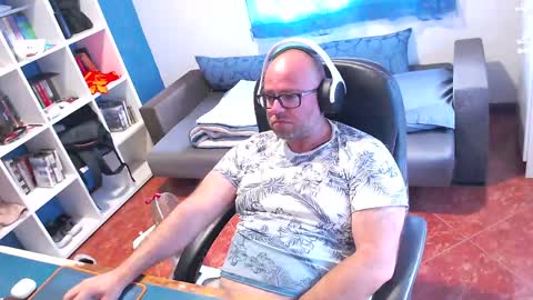Snapshot of ravingr3d3 chatting on 05.24.26 ravingr3d3 online show from 05.24.26