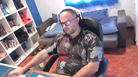 Snapshot of ravingr3d3 chatting on 05.27.26 ravingr3d3 online show from 05.27.26