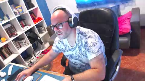 Snapshot of ravingr3d3 chatting on 06.17.26 ravingr3d3 online show from 06.17.26