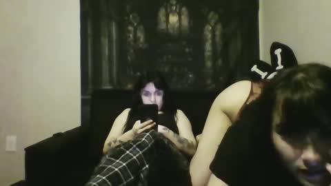 Ravyn and Nyx online show from 09.17.25