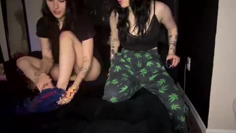 Ravyn and Nyx online show from 10.06.25