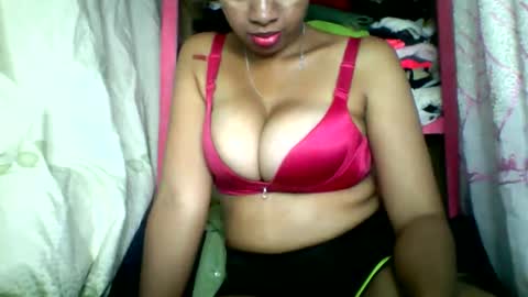 Snapshot of rayana_69 chatting on 05.15.26 rayana_69 online show from 05.15.26