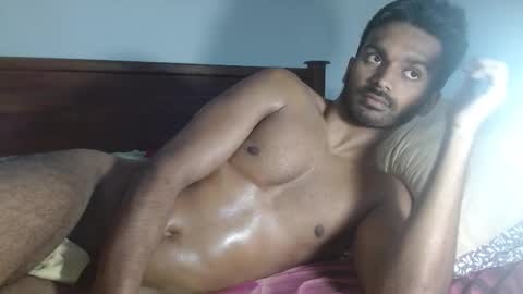 Snapshot of rayannzz chatting on 10.10.25 eyan online show from 10.10.25