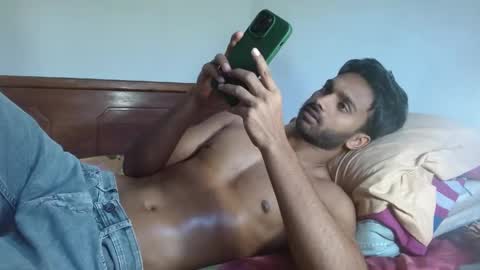 Snapshot of rayannzz chatting on 04.23.26 eyan online show from 04.23.26