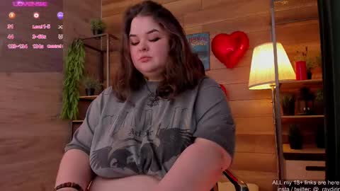 Snapshot of raydirin chatting on 03.08.25 Ray online show from 03.08.25