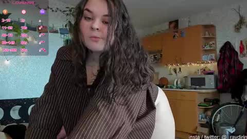 Snapshot of raydirin chatting on 09.24.25 Ray online show from 09.24.25