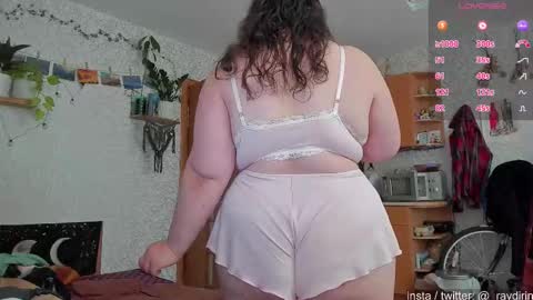 Snapshot of raydirin chatting on 10.09.25 Ray online show from 10.09.25